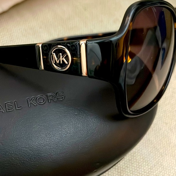 Michael Kors square sunglasses .Never worn - Picture 2 of 2